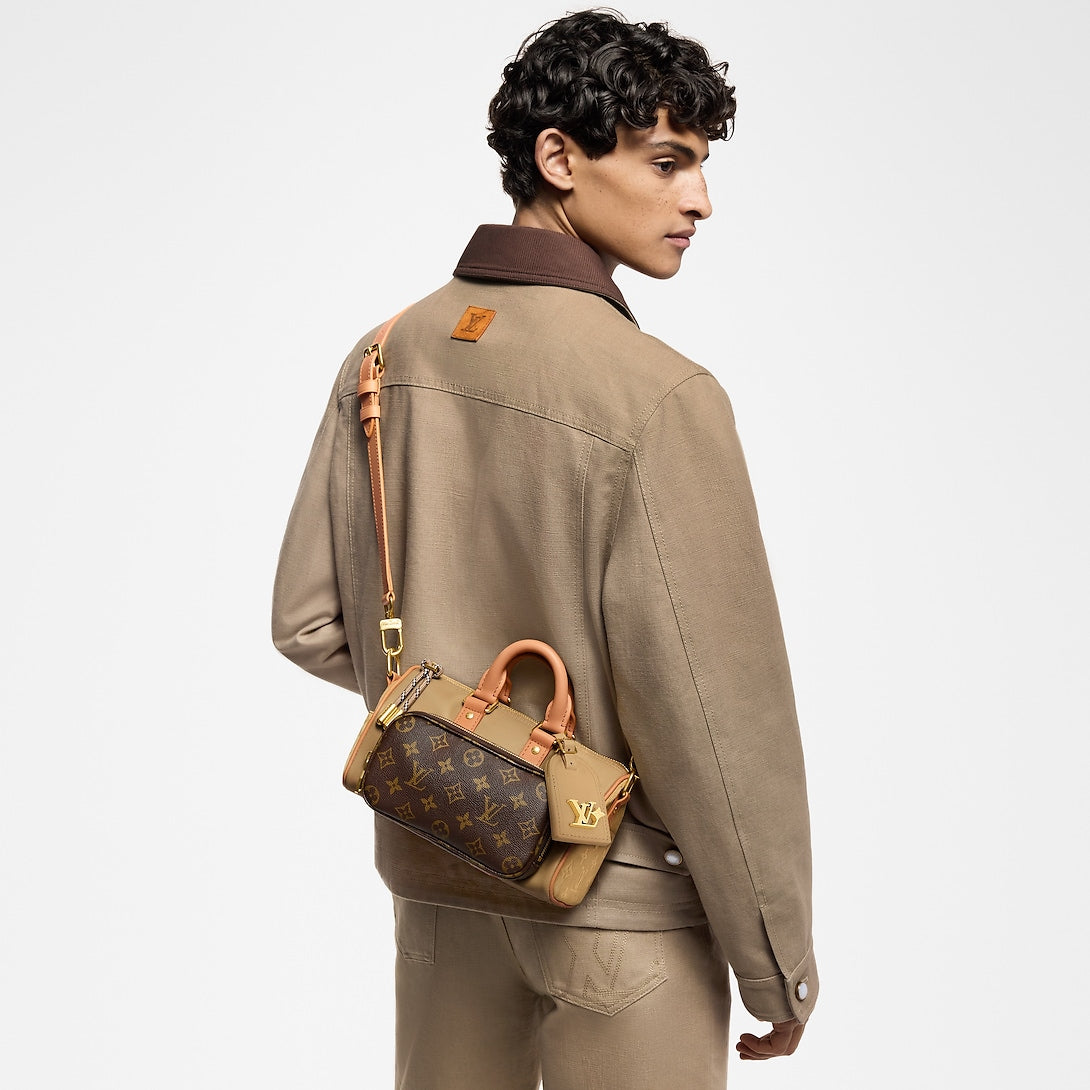 Sac Keepall Bandoulière 25 Louis Vuitton en toile Monogram avec poche avant et finitions en cuir beige (vachetta)