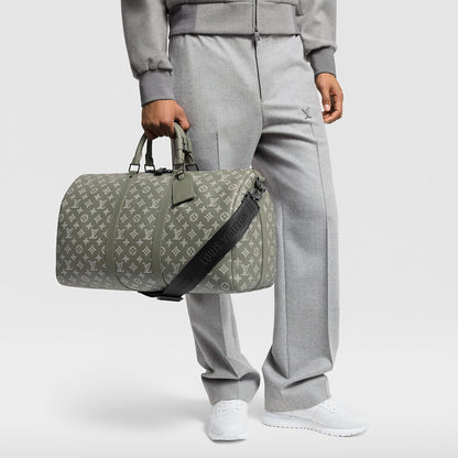 Sac Keepall Bandoulière 50 Louis Vuitton en toile Monogram Eclipse dégradé vert (vert sauge / kaki)