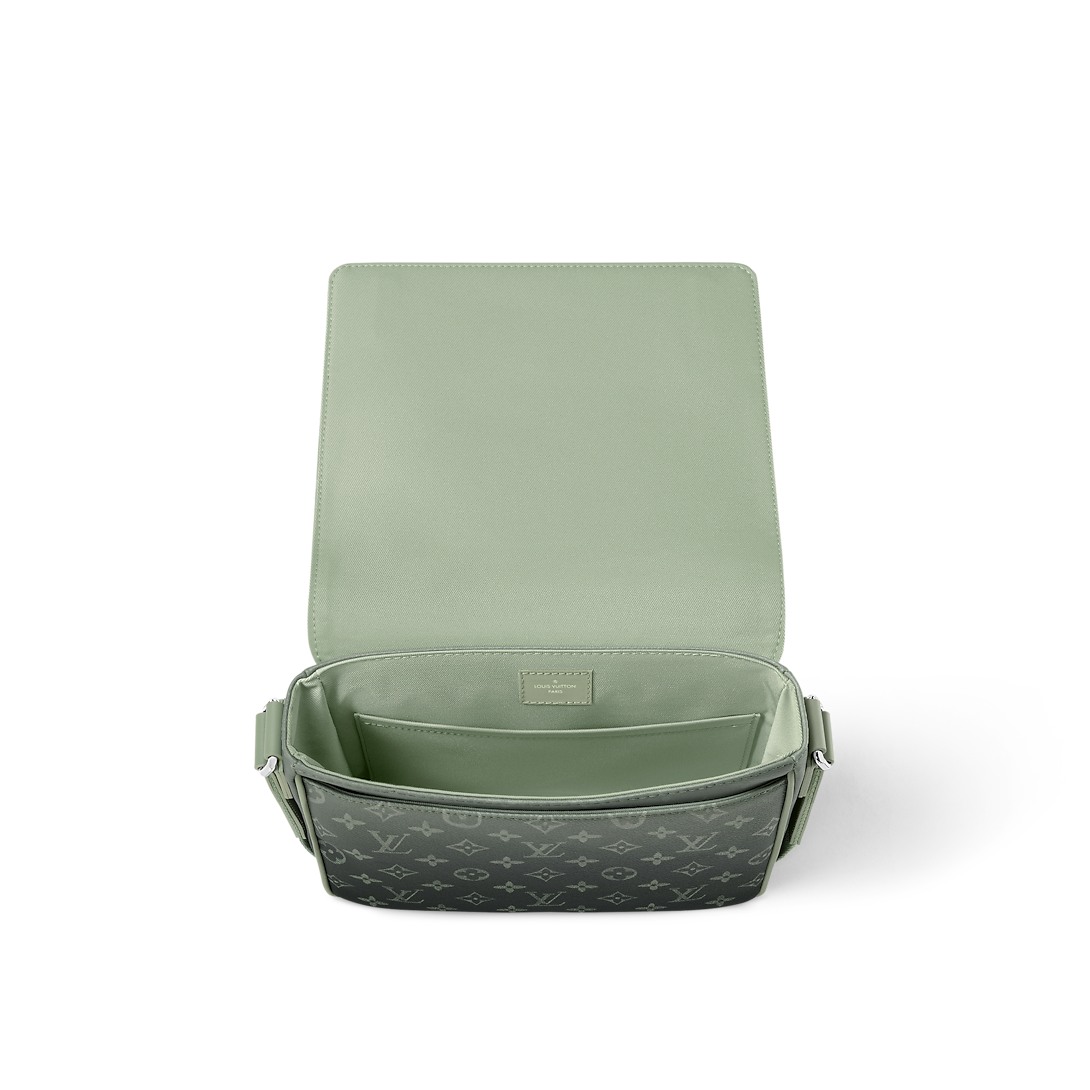 Sac messager Louis Vuitton en toile Monogram Eclipse dégradée vert (vert sauge / kaki)