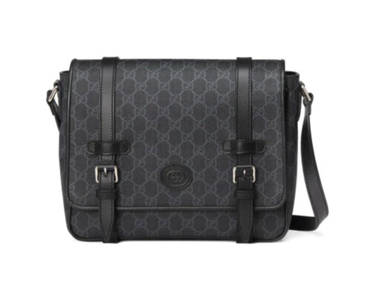 Sac messenger Gucci en toile GG Supreme noire avec finitions en cuir noir